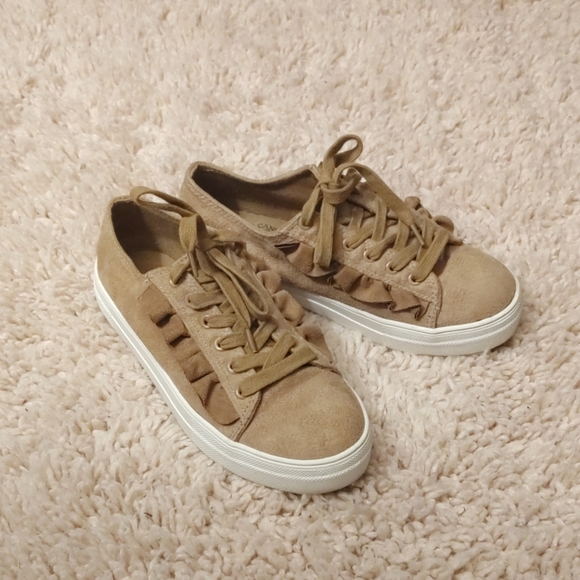 Rock and candy Shoes - Woman size 6 suede sneakers with ruffle